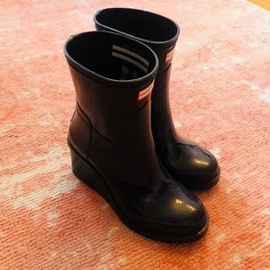 Black “wellies” patent leather wedge rain boots